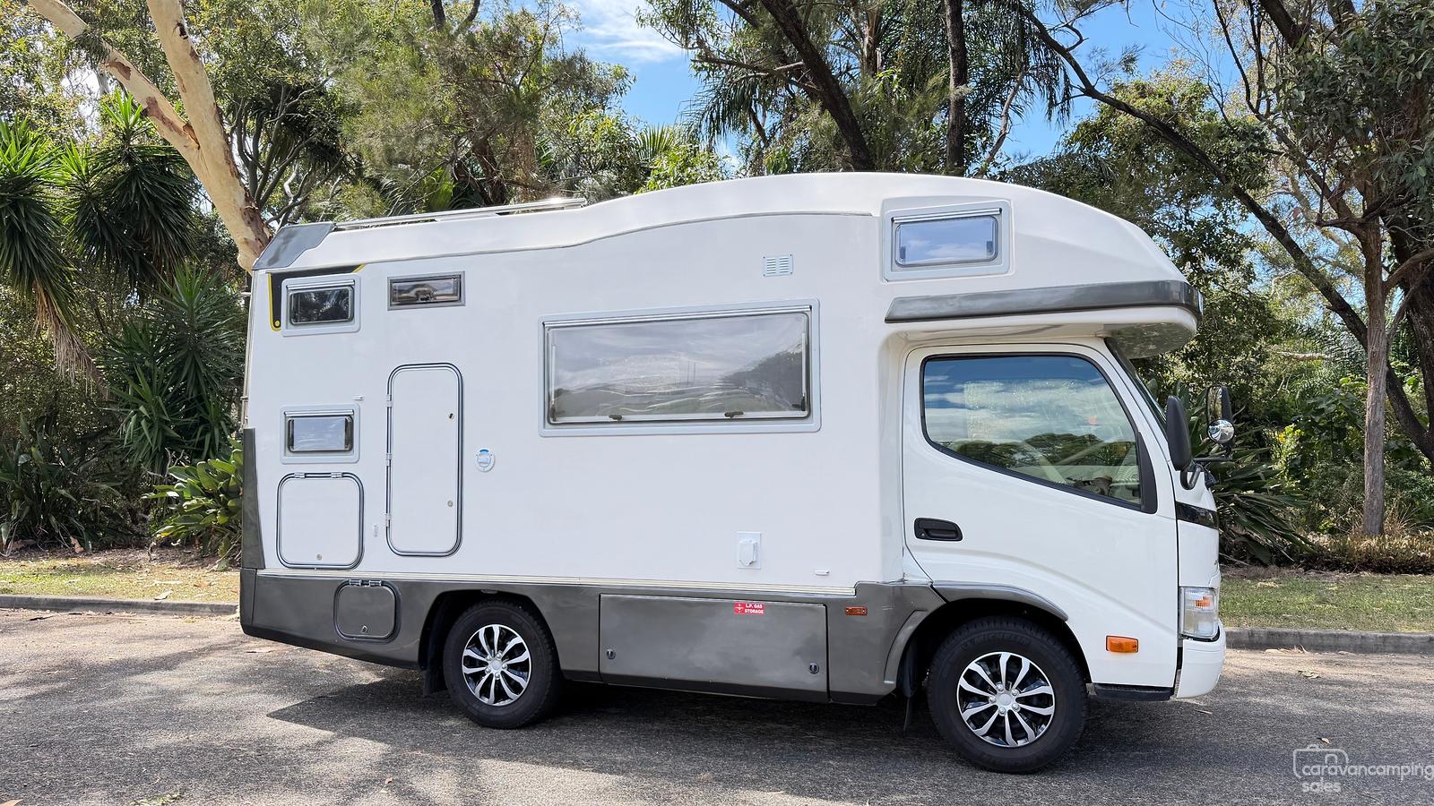 Opposite side of the seller’s Toyota Camroad motorhome